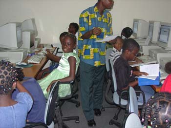 SeanceFormationNTIC_Enfts_EcoleBourgeons_05Avril06 001