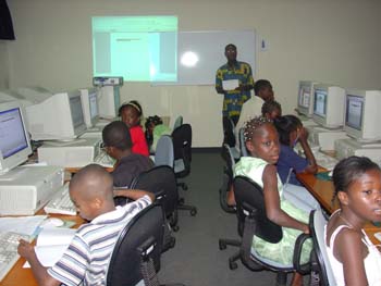 SeanceFormationNTIC_Enfts_EcoleBourgeons_05Avril06 007