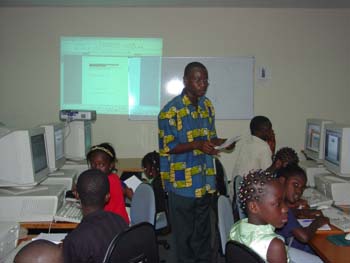 SeanceFormationNTIC_Enfts_EcoleBourgeons_05Avril06 008