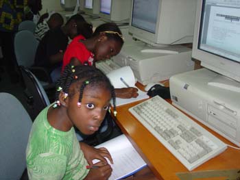 SeanceFormationNTIC_Enfts_EcoleBourgeons_05Avril06 009