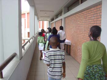 SeanceFormationNTIC_Enfts_EcoleBourgeons_05Avril06 016